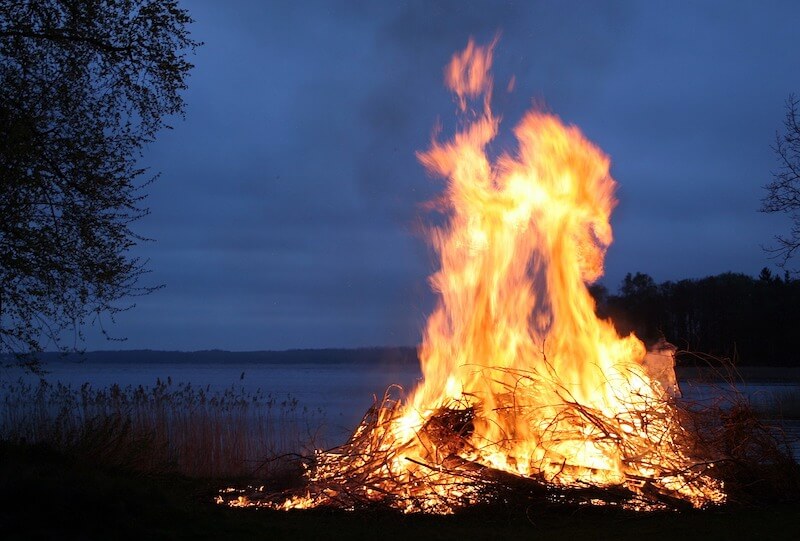 Una Zarza Ardiente